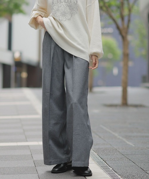 LAKOLE（ラコレ）の「裏起毛タックイージーパンツ / 248323（その他パンツ・レディース・グレー/ブラック/ブラウン/ベージュ・LARGE/MEDIUM/SMALL）」の2枚目の写真