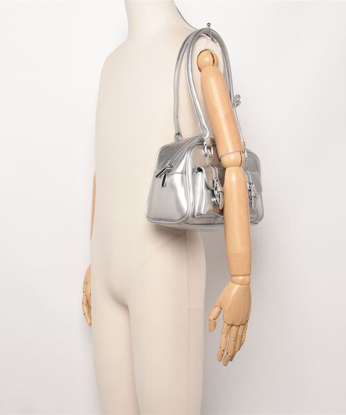 FREE STYLISTS(フリー スタイリスト)の「Y2K レトロ バックルデザインBAG / 500mlペットボトル収納可能(ショルダーバッグ・レディース・シルバー/ワイン/ブラック・FREE)」の4枚目の写真