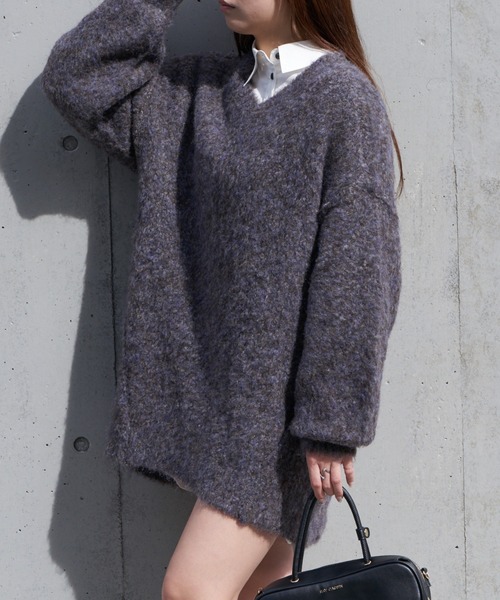 RAY CASSIN（レイカズン）の「【前後2way】Vネックシャギーニット（ニット/セーター・レディース・ライトベージュ/ブラウン/レッド・FREE）」の2枚目の写真