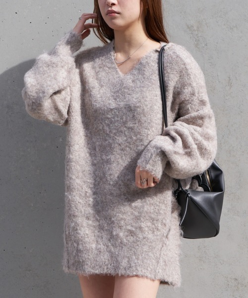 RAY CASSIN（レイカズン）の「【前後2way】Vネックシャギーニット（ニット/セーター・レディース・ライトベージュ/ブラウン/レッド・FREE）」の14枚目の写真