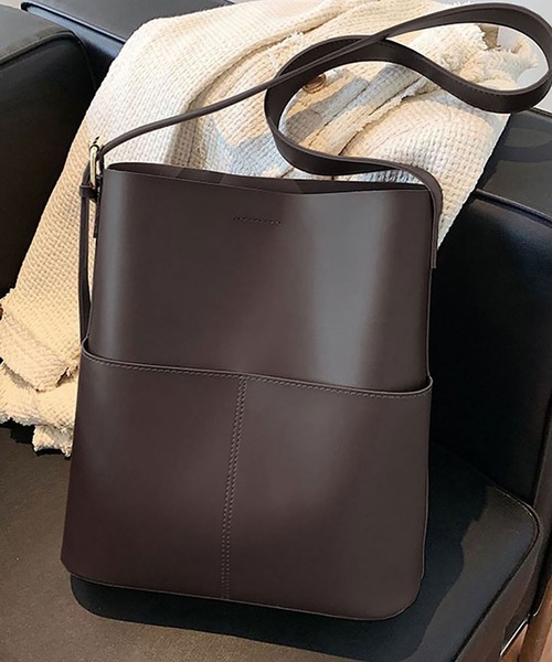 Asterellivi(アステレリビ)の「【7色展開】収納力抜群!上品なバケツショルダーバッグ(トートバッグ・レディース・ブラウン/キャメル/ダークブラウン/ワインレッド/ブラック/アイボリー/カーキ・FREE)」の5枚目の写真
