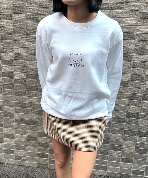 merrylatte(メリーラテ)の「【軽量】ワンポイントくまさんトレーナー スウェット(スウェット・レディース・ホワイト・LARGE)」の1枚目の写真
