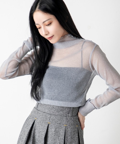 MILLION CARATS（ミリオンカラッツ）の「繊細なシアー素材にラメを散りばめた、どんなコーデも格上げするシアーラメ同色メロウトップス（シャツ/ブラウス・レディース・ブラック/オフホワイト・FREE）」の13枚目の写真