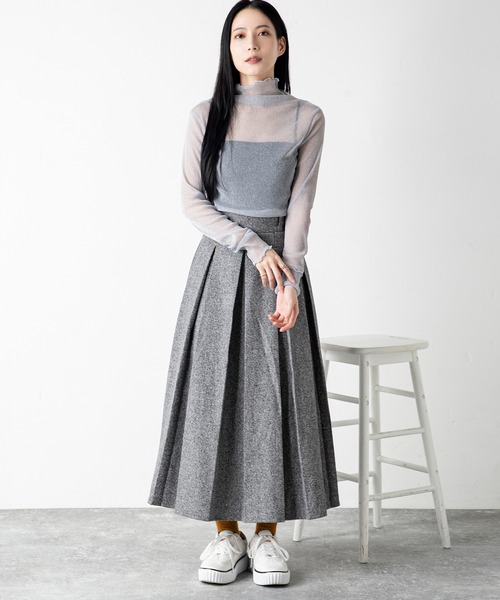 MILLION CARATS（ミリオンカラッツ）の「繊細なシアー素材にラメを散りばめた、どんなコーデも格上げするシアーラメ同色メロウトップス（シャツ/ブラウス・レディース・ブラック/オフホワイト・FREE）」の16枚目の写真