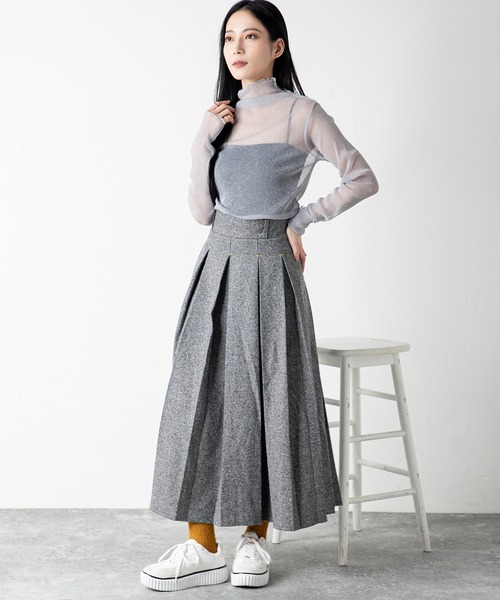 MILLION CARATS（ミリオンカラッツ）の「繊細なシアー素材にラメを散りばめた、どんなコーデも格上げするシアーラメ同色メロウトップス（シャツ/ブラウス・レディース・ブラック/オフホワイト・FREE）」の17枚目の写真