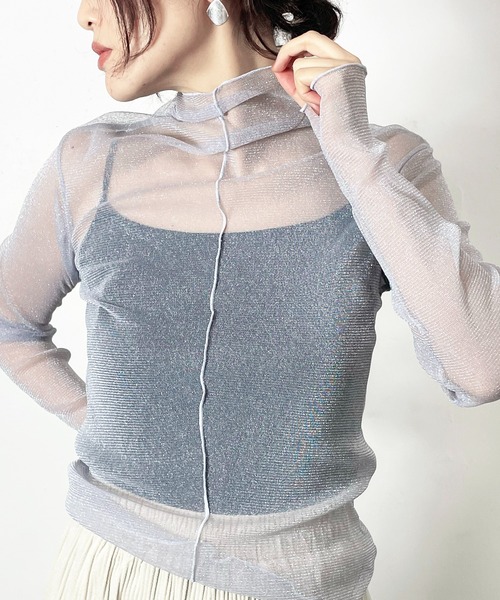 MILLION CARATS（ミリオンカラッツ）の「繊細なシアー素材にラメを散りばめた、どんなコーデも格上げするシアーラメ同色メロウトップス（シャツ/ブラウス・レディース・ブラック/オフホワイト・FREE）」の14枚目の写真