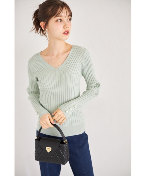 tocco closet(トッコ クローゼット)の「袖口パール付きVネックリブニットプルオーバー(ニット/セーター・レディース・ミント/ラベンダー/オフホワイト/グレイッシュブルー/ブラック・M)」の1枚目の写真