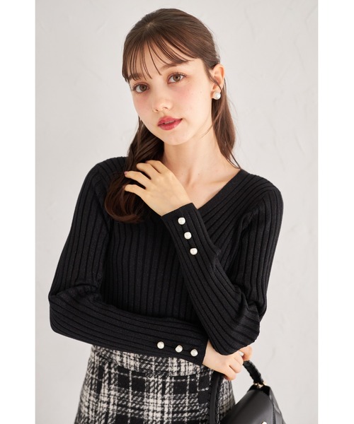 tocco closet(トッコ クローゼット)の「袖口パール付きVネックリブニットプルオーバー(ニット/セーター・レディース・ミント/ラベンダー/オフホワイト/グレイッシュブルー/ブラック・M)」の3枚目の写真