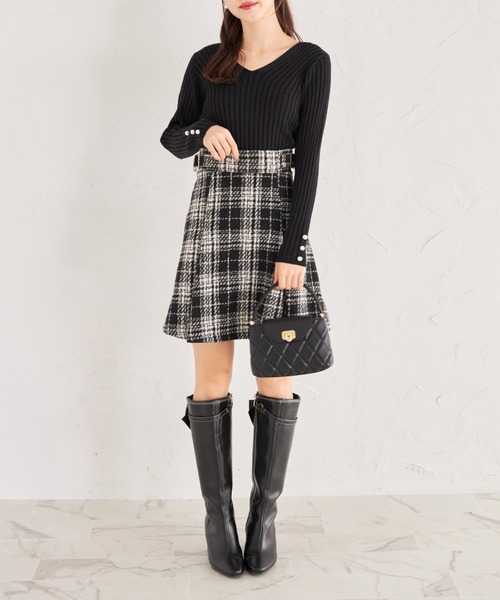 tocco closet(トッコ クローゼット)の「袖口パール付きVネックリブニットプルオーバー(ニット/セーター・レディース・ミント/ラベンダー/オフホワイト/グレイッシュブルー/ブラック・M)」の18枚目の写真