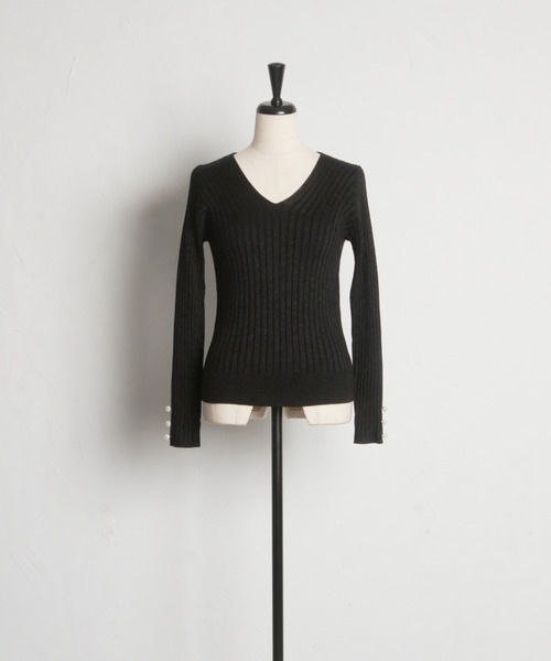 tocco closet(トッコ クローゼット)の「袖口パール付きVネックリブニットプルオーバー(ニット/セーター・レディース・ミント/ラベンダー/オフホワイト/グレイッシュブルー/ブラック・M)」の6枚目の写真