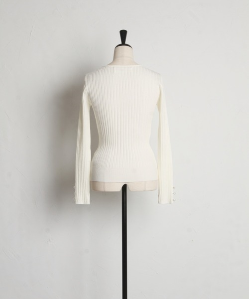 tocco closet(トッコ クローゼット)の「袖口パール付きVネックリブニットプルオーバー(ニット/セーター・レディース・ミント/ラベンダー/オフホワイト/グレイッシュブルー/ブラック・M)」の9枚目の写真