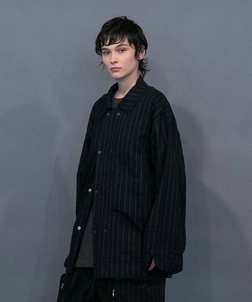 my beautiful landlet（マイビューティフルランドレット）の「【my beautiful landlet】 DOBBY STRIPE / HERRINGBONE COVERALL JACKET（カバーオール・メンズ・ライトグレー/ブラック・1/0）」の3枚目の写真