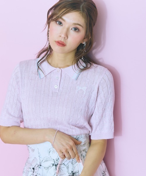 marun（マルン）の「＜大きいサイズ＞リボン刺しゅうポロニットmarun（ニット/セーター・レディース・ピンク/オフホワイト・5L/4L/3L/LL/L）」の2枚目の写真