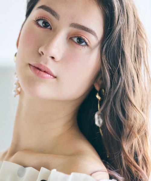 Audie a Muses(オーディアミューズ)の「パールアシンメトリーピアス(ピアス(両耳用)・レディース・ゴールド・FREE)」の4枚目の写真