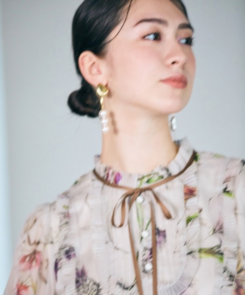 Audie a Muses(オーディアミューズ)の「パールアシンメトリーピアス(ピアス(両耳用)・レディース・ゴールド・FREE)」の5枚目の写真