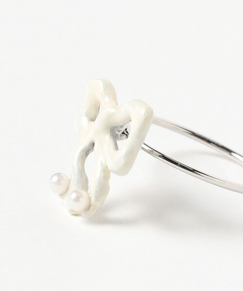 Ray BEAMS（レイビームス）の「ハンドペイント リボンパール リング（リング・レディース・ラベンダー/ホワイト・ONE SIZE）」の4枚目の写真