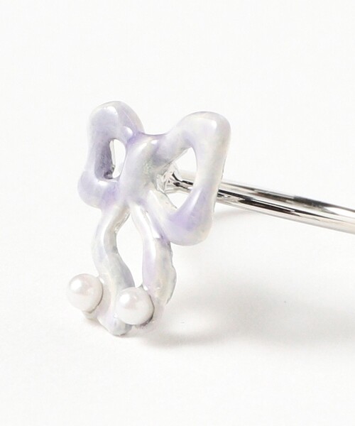 Ray BEAMS（レイビームス）の「ハンドペイント リボンパール リング（リング・レディース・ラベンダー/ホワイト・ONE SIZE）」の6枚目の写真