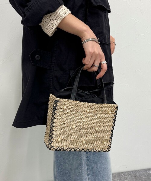 fredy emue(フレディエミュ)の「ドットパールスクエアアバカトートバッグ(かごバッグ・レディース・ブラック/ベージュ・FREE)」の7枚目の写真