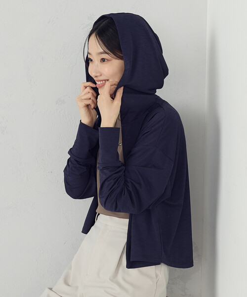 COMME CA ISM(コムサイズム)の「【接触冷感・UVカット】着流しフーディカーディガン(カーディガン/ボレロ・レディース・ライトグレー/ネイビー/ブラック・FREE)」の3枚目の写真