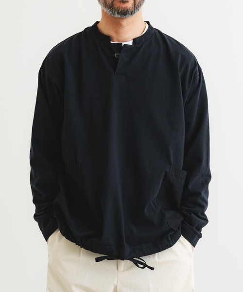 quadro(クオドロ)の「ドライ度詰天竺ヘンリーネックプルオーバー(Tシャツ/カットソー・メンズ・ダークネイビー/グリーン/キナリ/モカ・LARGE/MEDIUM)」の4枚目の写真