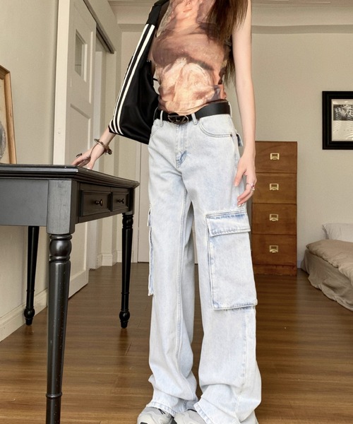 LETee（レティー）の「ウォッシュデニム　カーゴパンツ（デニムパンツ・レディース・ライトブルー・S/M）」の3枚目の写真
