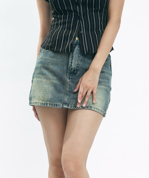 Clum(クルム)の「Vintage-like denim skirt (with shorts) / ヴィンテージライクデニムスカート(ショーツ付き)(スカート・レディース・ブラック/ライトブルー/ブルー・MEDIUM/SMALL)」の3枚目の写真