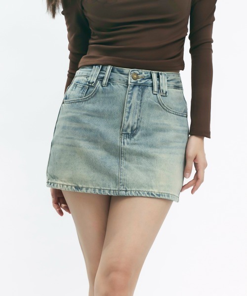 Clum(クルム)の「Vintage-like denim skirt (with shorts) / ヴィンテージライクデニムスカート(ショーツ付き)(スカート・レディース・ブラック/ライトブルー/ブルー・MEDIUM/SMALL)」の2枚目の写真