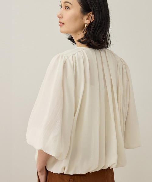 ROPE'(ロペ)の「【洗える】フェイディドフラワープリント・無地ブラウス(シャツ/ブラウス・レディース・ダークブラウン/ブラック/オフホワイト/ブルー・FREE)」の2枚目の写真