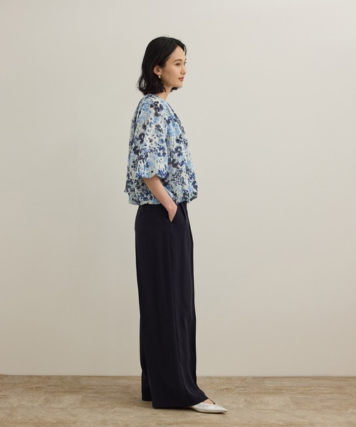 ROPE'(ロペ)の「【洗える】フェイディドフラワープリント・無地ブラウス(シャツ/ブラウス・レディース・ダークブラウン/ブラック/オフホワイト/ブルー・FREE)」の6枚目の写真