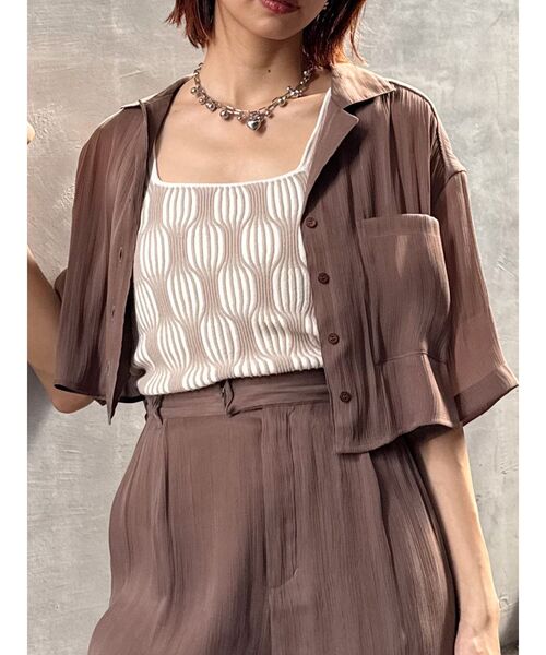 MURUA（ムルーア）の「【セットアップ対応】シャイニーシアーショートシャツ（シャツ/ブラウス・レディース・ライトグリーン/ブラック/アイボリー/ブラウン・FREE）」の3枚目の写真