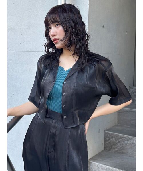 MURUA(ムルーア)の「【セットアップ対応】シャイニーシアーショートシャツ(シャツ/ブラウス・レディース・ライトグリーン/ブラック/アイボリー/ブラウン・FREE)」の16枚目の写真