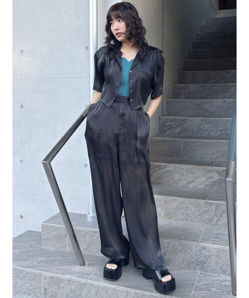 MURUA(ムルーア)の「【セットアップ対応】シャイニーシアーショートシャツ(シャツ/ブラウス・レディース・ライトグリーン/ブラック/アイボリー/ブラウン・FREE)」の19枚目の写真