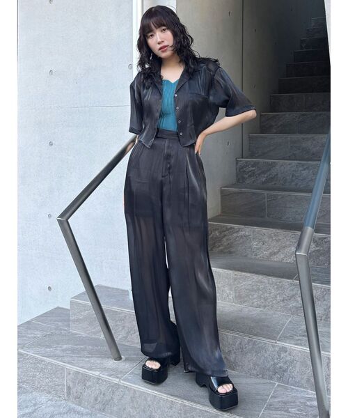 MURUA(ムルーア)の「【セットアップ対応】シャイニーシアーショートシャツ(シャツ/ブラウス・レディース・ライトグリーン/ブラック/アイボリー/ブラウン・FREE)」の20枚目の写真