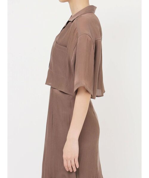 MURUA（ムルーア）の「【セットアップ対応】シャイニーシアーショートシャツ（シャツ/ブラウス・レディース・ライトグリーン/ブラック/アイボリー/ブラウン・FREE）」の5枚目の写真