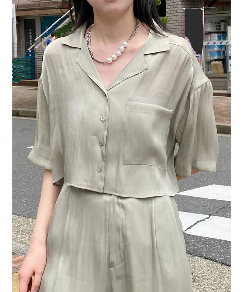 MURUA（ムルーア）の「【セットアップ対応】シャイニーシアーショートシャツ（シャツ/ブラウス・レディース・ライトグリーン/ブラック/アイボリー/ブラウン・FREE）」の4枚目の写真