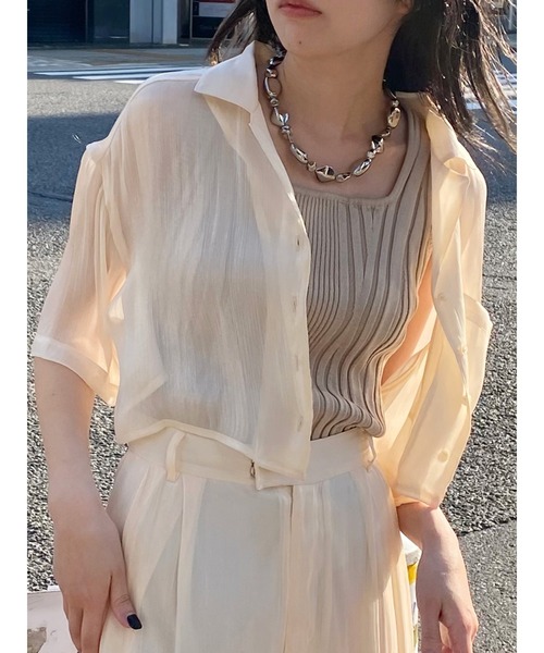 MURUA（ムルーア）の「【セットアップ対応】シャイニーシアーショートシャツ（シャツ/ブラウス・レディース・ライトグリーン/ブラック/アイボリー/ブラウン・FREE）」の2枚目の写真