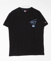 ARCADE（アーケード）の「Tommy Jeans トミー・ジーンズ TJM REG TOMMY SIGN CITYTEE EXT シグネチャー プリントTシャツ（Tシャツ/カットソー）」