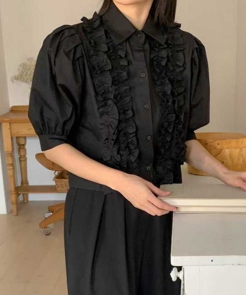 DIAVEL(ディアベル)の「ショート丈ギャザーブラウス(シャツ/ブラウス・レディース・ブラック/ホワイト/ブルー・M)」の8枚目の写真