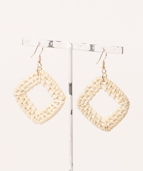 Maunaloa(マウナロア)の「【Maunaloa】ナチュスクエアピアス(ピアス(両耳用)・レディース・ナチュラル・FREE)」の2枚目の写真