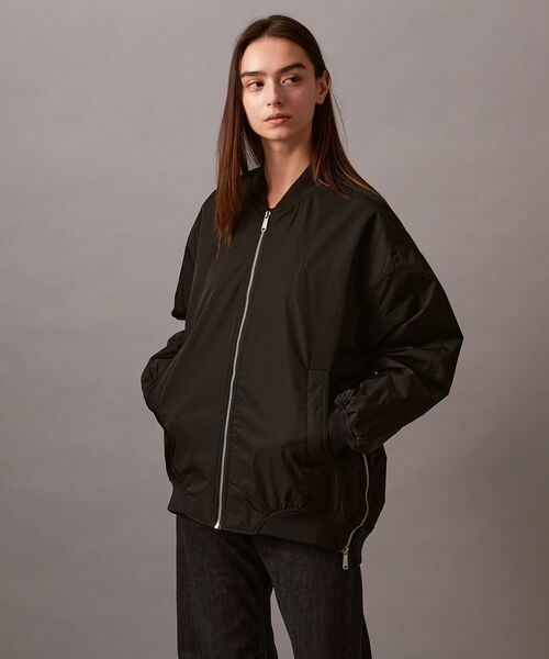 Calvin Klein(カルバン・クライン)の「ロング ボンバージャケット(ミリタリージャケット・レディース・コーラル/ブラック/ブルー系その他・XS/S)」の3枚目の写真