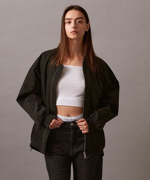 Calvin Klein(カルバン・クライン)の「ロング ボンバージャケット(ミリタリージャケット・レディース・コーラル/ブラック/ブルー系その他・XS/S)」の16枚目の写真