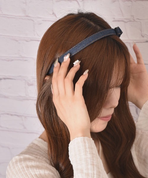 VIBGYOR Women（ヴィブジョー　ウィメン）の「【float】デニム リボン デザイン カチューシャ（カチューシャ・レディース・ライトブルー/ブラック/インディゴブルー・FREE）」の10枚目の写真