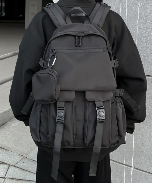 Evo+Revo(エボレボ)の「”マジ使える”多機能ブラックリュック(バックパック/リュック・メンズ・ブラック・FREE)」の4枚目の写真