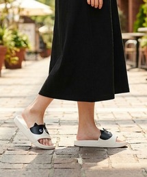 MILLION CARATS（ミリオンカラッツ）の「【肉球スタンプ付き】歩くたび視線をひとり占め。ゆるっと猫顔に癒される、大人も履けるキャットサンダル（サンダル）」