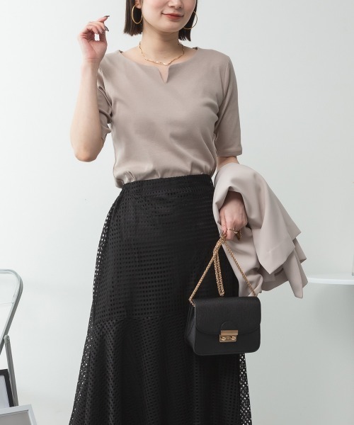 RCD(アールシーディー)の「キーネックコットン5分袖トップス(Tシャツ/カットソー・レディース・杢グレー/オフホワイト/ブラック/カーキ/グレイッシュベージュ・M/L/LL/3L/4L)」の4枚目の写真
