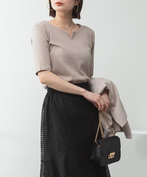 RCD(アールシーディー)の「キーネックコットン5分袖トップス(Tシャツ/カットソー・レディース・杢グレー/オフホワイト/ブラック/カーキ/グレイッシュベージュ・M/L/LL/3L/4L)」の10枚目の写真
