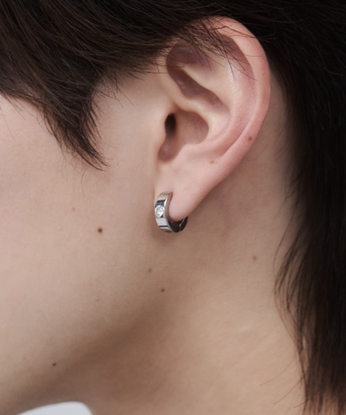 WYZ surgical stainless(ダブリューワイジィーサージカルステンレス)の「【 金属アレルギー対応 】ビジュー フープイヤリング サージカルステンレス(両耳用)(イヤリング・メンズ・シルバー/ブラック/ゴールド・FREE)」の1枚目の写真