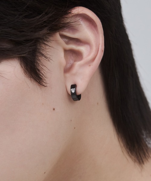 WYZ surgical stainless(ダブリューワイジィーサージカルステンレス)の「【 金属アレルギー対応 】ビジュー フープイヤリング サージカルステンレス(両耳用)(イヤリング・メンズ・シルバー/ブラック/ゴールド・FREE)」の2枚目の写真