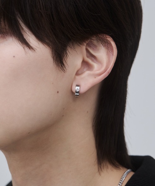 WYZ surgical stainless(ダブリューワイジィーサージカルステンレス)の「【 金属アレルギー対応 】ビジュー フープイヤリング サージカルステンレス(両耳用)(イヤリング・メンズ・シルバー/ブラック/ゴールド・FREE)」の9枚目の写真