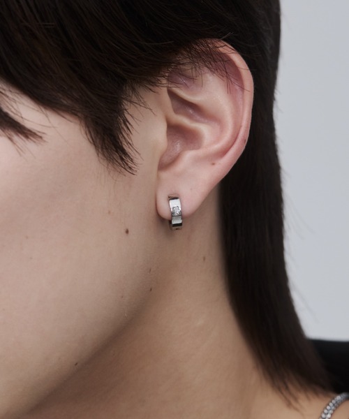 WYZ surgical stainless(ダブリューワイジィーサージカルステンレス)の「【 金属アレルギー対応 】ビジュー フープイヤリング サージカルステンレス(両耳用)(イヤリング・メンズ・シルバー/ブラック/ゴールド・FREE)」の15枚目の写真